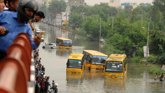 The problem, however, is a perennial one, albeit at a smaller magnitude, with many areas getting inundated following each spell of rain.(Parveen Kumar/Hindustan Times)