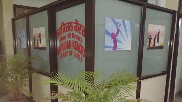 De-addiction centre in-charge Dr Sandeep Bhola said the patients get addicted to the drug after they taste it from a friend or a family member. (HT Photo) De-addiction centre in-charge Dr Sandeep Bhola said the patients get addicted to the drug after they taste it from a friend or a family member. (HT Photo)