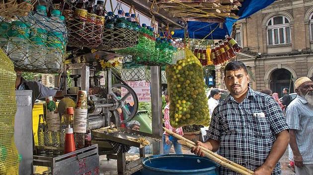 Sanjay Ratan Singh loves Mumbai summers because they are good for his juice selling business at Fort.(HT Photo)