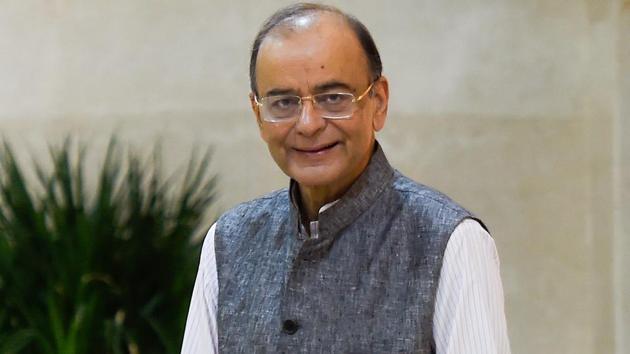 In his post, Arun Jaitley argued that the anonymity about the owner of cash disappears when money is deposited in banks.(PTI)