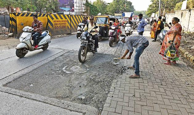 The spot on the road from Giridhar Bhavan chowk to Suyog centre in Market Yard, where two-wheeler rider Sandeep Shah slipped and fell. He died when a truck ran over him after his fall due to the pothole and gravel present on the spot. (Pratham Gokhale/HT Photo) The spot on the road from Giridhar Bhavan chowk to Suyog centre in Market Yard, where two-wheeler rider Sandeep Shah slipped and fell. He died when a truck ran over him after his fall due to the pothole and gravel present on the spot. (Pratham Gokhale/HT Photo)