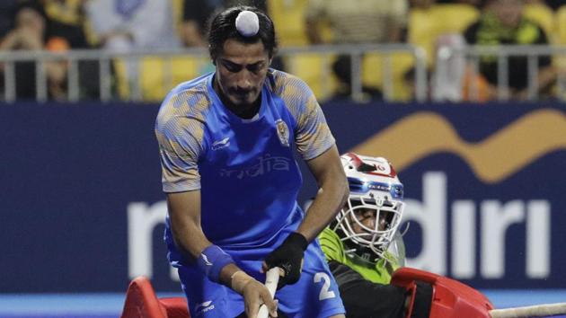 India's Dilpreet Singh shoots past Malaysia's goalkeeper during their penalty shootout at Asian Games 2018.(AP)