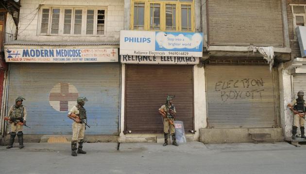 Police imposed curbs in northern and eastern parts of Srinagar to prevent escalation of violence.(Waseem Andrabi/HT Photo)