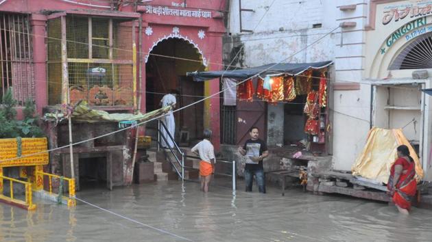 Water level in the Ganga at Varanasi has risen after heavy rainfall.(Rajesh Kumar / HT Photo)