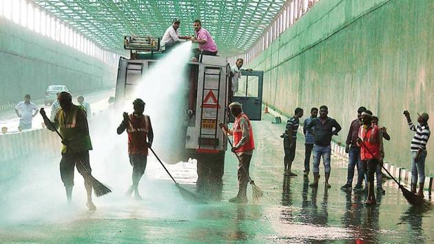 MCG workers clean the Hero Honda Chowk underpass on Thursday. (Yogendra Kumar/HT PHOTO) MCG workers clean the Hero Honda Chowk underpass on Thursday. (Yogendra Kumar/HT PHOTO)