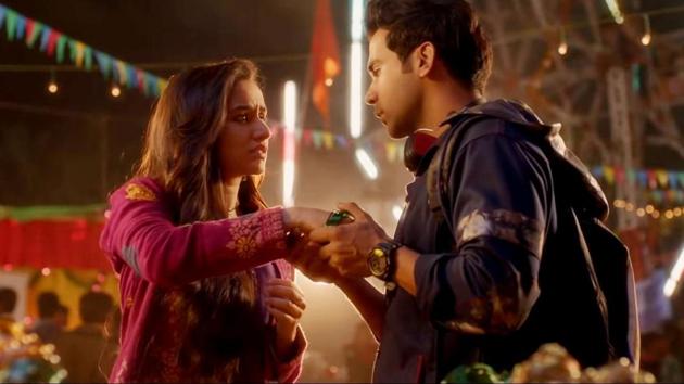 Shraddha Kapoor and Rajkummar Rao in Stree. Rajkummar falls in love with Shraddha, who everyone believes is a ghost.(YouTube)