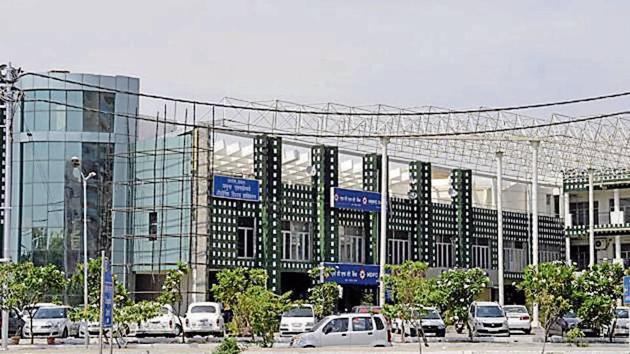 A team of CRPF on Wednesday met Yeida CEO Arun Vir Singh at the authority office (above) in Greater Noida’s Omega-1.(HT File Photo) A team of CRPF on Wednesday met Yeida CEO Arun Vir Singh at the authority office (above) in Greater Noida’s Omega-1.(HT File Photo)
