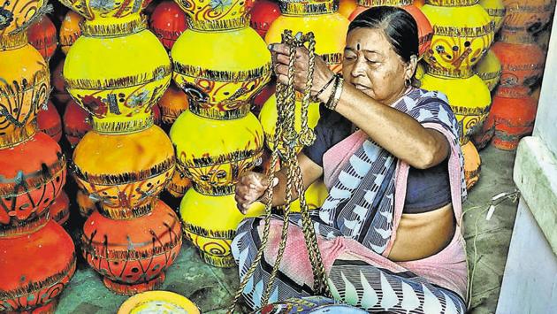 A potter of Kumbharwada, Kasba peth gets decorated pots in place on Sunday, ahead of Janmashtami on September 2, 2018. The pots are being used to play ‘dahi handi’ (breaking of the pot filled with butter), during the festivities. (HT PHOTO) A potter of Kumbharwada, Kasba peth gets decorated pots in place on Sunday, ahead of Janmashtami on September 2, 2018. The pots are being used to play ‘dahi handi’ (breaking of the pot filled with butter), during the festivities. (HT PHOTO)
