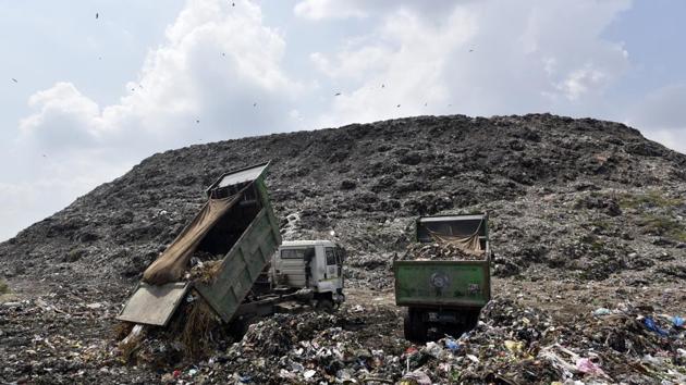 New Delhi, India - Sept. 5, 2017: Trucks dumping garbage at Ghazipur Landfill site in New Delhi, India, on Tuesday, September 5, 2017. (Photo by Ravi Choudhary/ Hindustan Times)(Ravi Choudhary/HT PHOTO)