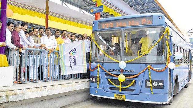 Under scrutiny for inadequate security measures and design faults since 2013, the Dapodi­ Nigdi bus rapid transport system (BRTS) finally began operations on Friday after a five ­year delay. Bombay high court had given the green signal to the corridor after the Pimpri Chinchwad municipal corporation (PCMC) implemented IIT­B’s recommendations, which suggested changes to the route. (HT PHOTO) 