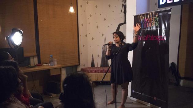 Indian stand-up comedian Naomi Barton (C) performs at Femapalooza, an Indian women-only comedy show, in New Delhi.(AFP)