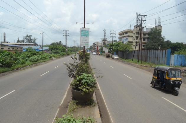 The first phase of the project started in 2005. MSRDC was to widen the Durgadi bridge till Katai naka in Kalyan on the 15-km Bhiwandi-Kalyan-Shilphata stretch. Around 25 shops will be demolished for the project. (Rishikesh Choudhary/HT) The first phase of the project started in 2005. MSRDC was to widen the Durgadi bridge till Katai naka in Kalyan on the 15-km Bhiwandi-Kalyan-Shilphata stretch. Around 25 shops will be demolished for the project. (Rishikesh Choudhary/HT)