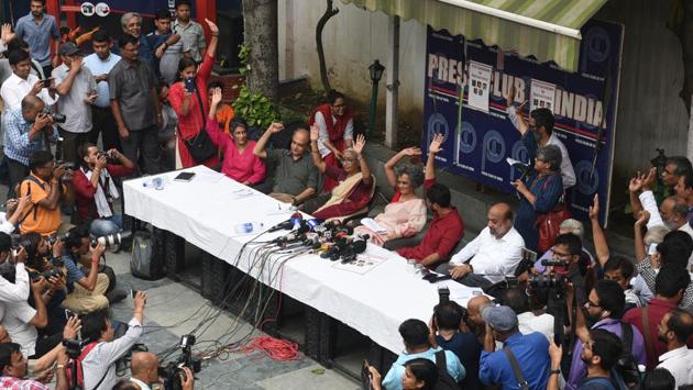 Intellectuals and activists gathered in solidarity with the activists in New Delhi, on August 30, 2018. The arrests highlight the violation of all due procedures and are a mockery of the legal system, said a joint statement signed by author Arundhati Roy, lawyer Prashant Bhushan as well as activists Aruna Roy and Jignesh Mevani among others. (Sonu Mehta / HT Photo)