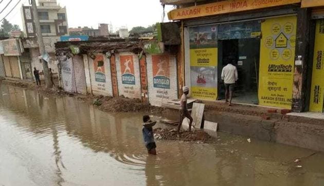 Waterlogging in Palam Vihar of Gurugram has forced residents to shift out of the area. (HT Photo) Waterlogging in Palam Vihar of Gurugram has forced residents to shift out of the area. (HT Photo)