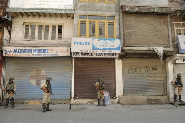 A paramilitary soldier stands guard near a closed market during restrictions in downtown area of Srinagar. Authorities imposed restrictions in some parts of downtown Srinagar as separatist leaders have called for a shutdown on 30 and 31 August 2018 as a mark of protest to protect Article 35-A.(Waseem Andrabi/ Hindustan Times)