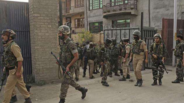 Officials said all the relatives of policemen have been released soon after police released the father of Hizbul Mujahideen operational commander Riyaz Naikoo on Friday afternoon. (HT/Picture for representation) Officials said all the relatives of policemen have been released soon after police released the father of Hizbul Mujahideen operational commander Riyaz Naikoo on Friday afternoon. (HT/Picture for representation)