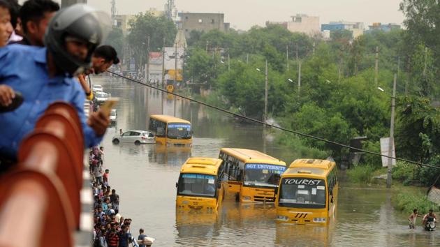 Buses are seen stuck in a water logged street near Hero Honda Chowk, in Gurugram, India. (Parveen Kumar / HT Photo) Buses are seen stuck in a water logged street near Hero Honda Chowk, in Gurugram, India. (Parveen Kumar / HT Photo)