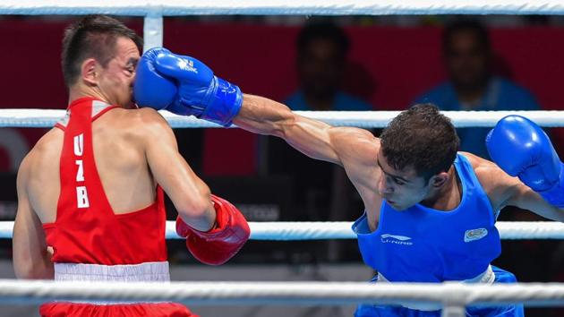 India's Amit Panghal (in blue) in a match against Uzbekistan's Hasanboy Dusmatov during the Men's light fly (46-49kg) boxing final bout at the 18th Asian Games 2018.(PTI)