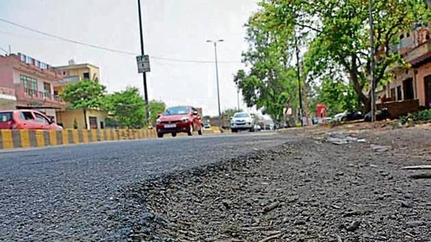The special repair of a 26-km stretch from Duhai to Kadrabad of the Delhi-Meerut Road is expected to cost Rs 17 crore. (HT File Photo) The special repair of a 26-km stretch from Duhai to Kadrabad of the Delhi-Meerut Road is expected to cost Rs 17 crore. (HT File Photo)