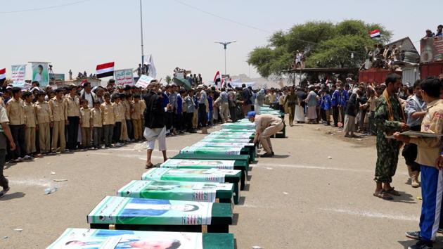 Mourners attend a funeral of people, mainly children, killed in a Saudi-led coalition air strike on a bus in northern Yemen, in Saada, Yemen August 13, 2018. (REUTERS File Photo) Mourners attend a funeral of people, mainly children, killed in a Saudi-led coalition air strike on a bus in northern Yemen, in Saada, Yemen August 13, 2018. (REUTERS File Photo)