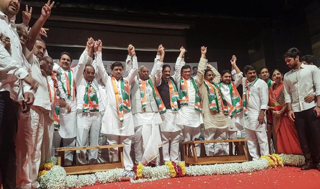 AICC General Secretary incharge of Maharashtra Mallikarjun Kharge, MPCC President Ashok Chavan, former Maharashtra chief minister Prithviraj Chavan, Radhakrishna Vikhe Patil and other leaders during launch of the party's 'Jan Sangharsh Yatra' campaign in Kolhapur on Friday, Aug 31, 2018. (PTI Photo) AICC General Secretary incharge of Maharashtra Mallikarjun Kharge, MPCC President Ashok Chavan, former Maharashtra chief minister Prithviraj Chavan, Radhakrishna Vikhe Patil and other leaders during launch of the party's 'Jan Sangharsh Yatra' campaign in Kolhapur on Friday, Aug 31, 2018. (PTI Photo)