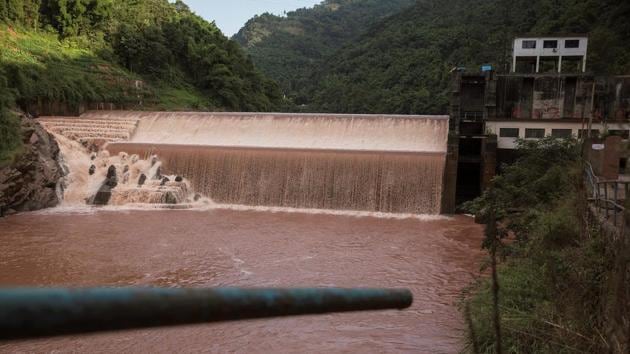 Water flows over Zhaoheng Dashiban Power Station on the Zhougong River. Now, the government wants to reverse course and the environmentally conscious leadership must decide how much of China’s 100 gigawatts of small-scale capacity needs to close. “Hydropower was a good thing at the time, but as is often the case in China, it turns into a swarm and we basically lose control,” said Chen Guojie, a hydropower expert. (Damir Sagolj / REUTERS)