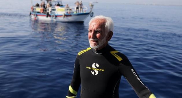 Ray Woolley, pioneer diver and World War II veteran, is seen before breaking a new diving record as he turns 95 by taking the plunge at the Zenobia, a cargo ship wreck off the Cypriot town of Larnaca, Cyprus on September 1.(REUTERS)