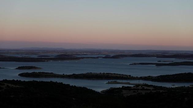 The largest artificial lake in the European Union, the 250 square km Alqueva, irrigates an area the size of Los Angeles, luring foreign investors at a time when climate change is fanning droughts from California to northern Europe. (Rafael Marchante / REUTERS) The largest artificial lake in the European Union, the 250 square km Alqueva, irrigates an area the size of Los Angeles, luring foreign investors at a time when climate change is fanning droughts from California to northern Europe. (Rafael Marchante / REUTERS)