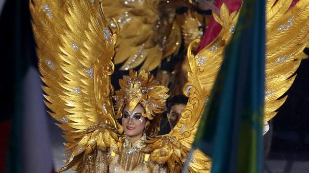 A volunteer attends the Closing Ceremony. (REUTERS)