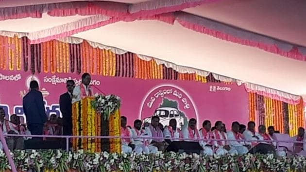Telangana chief minister K Chandrasekhar Rao speaking at the Telangana Rashtra Samithi (TRS) rally in Ranga Reddy district on Sunday.(HT Photo)