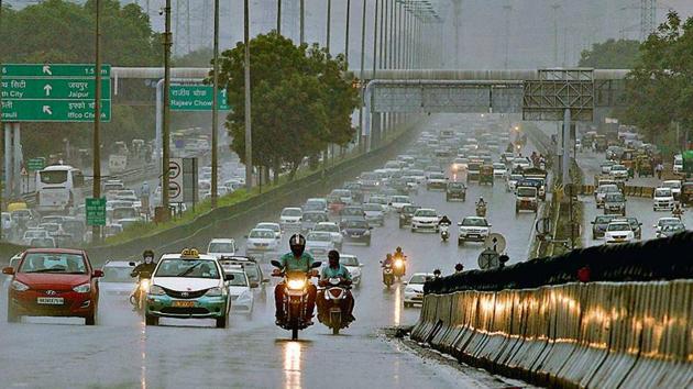 Commuters on the Delhi-Gurgaon Expressway on a wet Saturday. According to IMD officials, the city recorded 1mm of rainfall between 6 and 7.30am on Saturday (Yogendra Kumar/HT PHOTO) Commuters on the Delhi-Gurgaon Expressway on a wet Saturday. According to IMD officials, the city recorded 1mm of rainfall between 6 and 7.30am on Saturday (Yogendra Kumar/HT PHOTO)