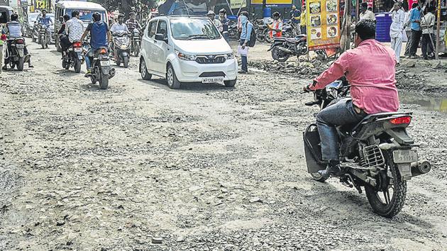 The potholes are primarily in front of the central water and power research station (CWPRS).(Sanket Wankhade/HT PHOTO)