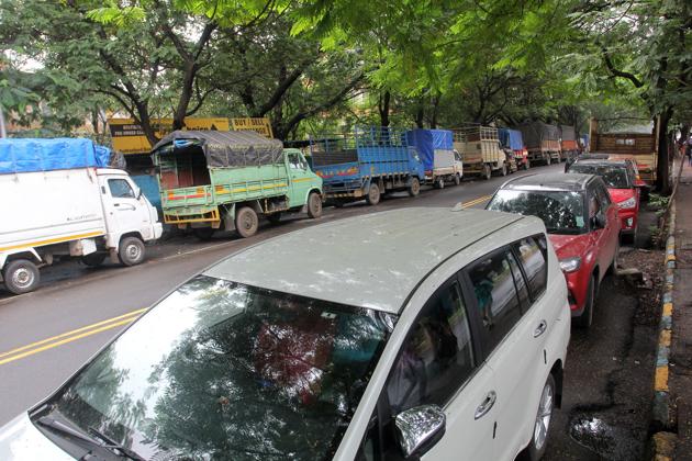 Commuters on Kopri bridge have hardly got any respite from traffic snarls. (HT FILE) Commuters on Kopri bridge have hardly got any respite from traffic snarls. (HT FILE)