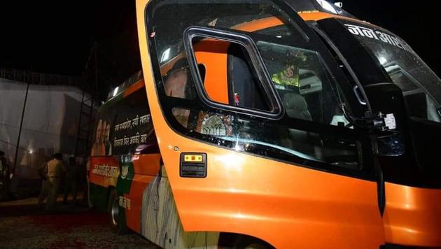 Madhya Pradesh CM Shivraj Chouhan’s bus that was damaged after miscreants pelted stones at it on Sunday. (HT Photo) Madhya Pradesh CM Shivraj Chouhan’s bus that was damaged after miscreants pelted stones at it on Sunday. (HT Photo)