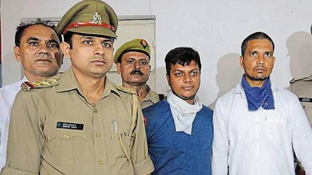 Rajan Bharadwaj and Shankar Jha were arrested by a Noida Sector 24 police team on Saturday night. (SUNIL GHOSH/HT PHOTO) Rajan Bharadwaj and Shankar Jha were arrested by a Noida Sector 24 police team on Saturday night. (SUNIL GHOSH/HT PHOTO)
