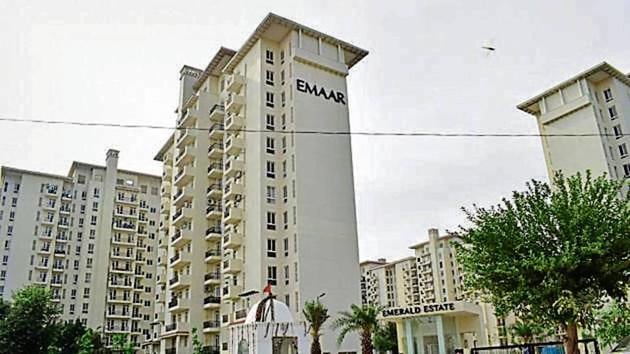 Emerald Premium Floor project is located along the Golf Course Extension Road. The developer was to deliver flats in 2013. (HT PHOTO) Emerald Premium Floor project is located along the Golf Course Extension Road. The developer was to deliver flats in 2013. (HT PHOTO)
