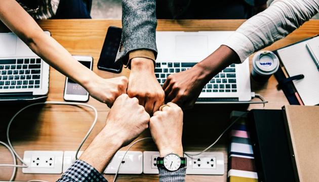 Providing “untargeted” support such as giving to charity does not have the same neurobiological effects as helping someone. The study says helping someone leads to better parenting. (Shutterstock) Providing “untargeted” support such as giving to charity does not have the same neurobiological effects as helping someone. The study says helping someone leads to better parenting. (Shutterstock)