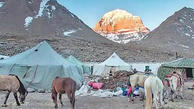 The 14km arduous uphill journey starts from Harsar base camp and concludes at the Maimahesh Lake, located at 13,500 feet in Pir Panjal range of the Himalayas. (HT File) The 14km arduous uphill journey starts from Harsar base camp and concludes at the Maimahesh Lake, located at 13,500 feet in Pir Panjal range of the Himalayas. (HT File)