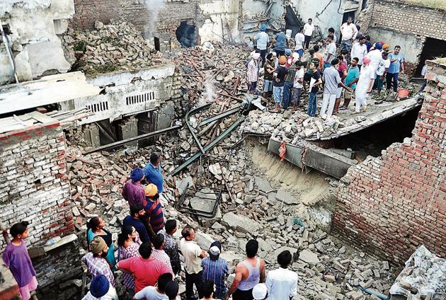 The injured are Raman Kumar, 65, Pooja, 35, Pooja, 14, Muskan, 2, and Ajay Kumar, 38. (Sameer Sehgal/HT) The injured are Raman Kumar, 65, Pooja, 35, Pooja, 14, Muskan, 2, and Ajay Kumar, 38. (Sameer Sehgal/HT)