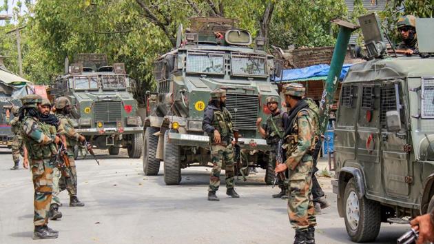 Officials said more than 1,000 troopers from three Rashtriya Rifles units, the Jammu and Kashmir police and the Central Reserve Police Force were involved in the operation, which was called off in the evening.(PTI)