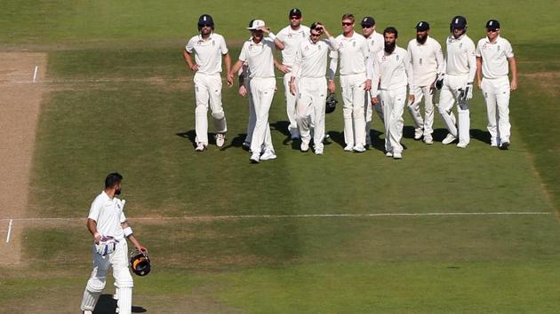 England players celebrate the wicket of India skipper Virat Kohli.(REUTERS)