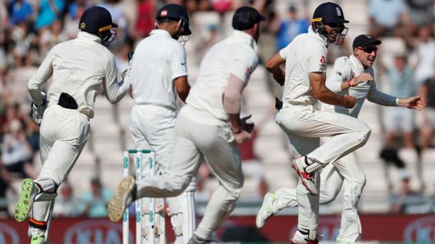 Cricket - England v India - Fourth Test - Ageas Bowl, West End, Britain - September 2, 2018 England's Alastair Cook celebrates taking a catch to dismiss India's Virat Kohli (REUTERS) Cricket - England v India - Fourth Test - Ageas Bowl, West End, Britain - September 2, 2018 England's Alastair Cook celebrates taking a catch to dismiss India's Virat Kohli (REUTERS)