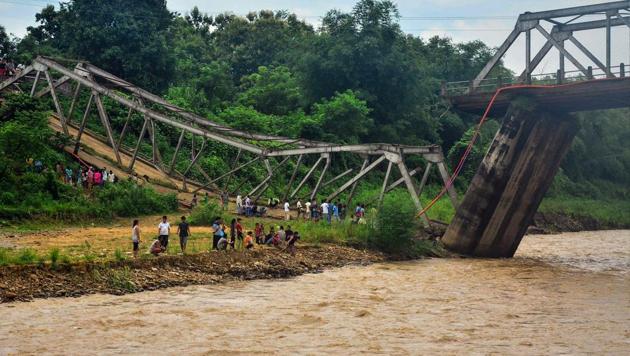 Officials said they have been able to deliver rice to most affected families after 1,408 bags arrived in trucks. (AFP/File Photo) Officials said they have been able to deliver rice to most affected families after 1,408 bags arrived in trucks. (AFP/File Photo)