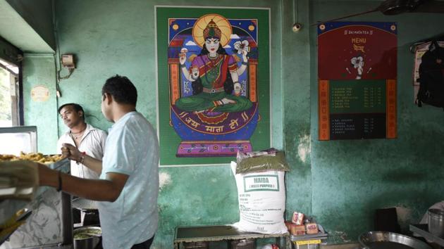 Some of the signage has been hand-painted by street painters. One of them is Hoshiar Singh, 66, who sees an opportunity for the revival of his art form through this project. Goa-based Praveen Yaramilli believes the demise of street painters has ruined the aesthetics of the streets. And according to Baranwal if all shopkeepers in a particular neighbourhood adopted good design together, it could really tackle ‘visual pollution.’ (Burhaan Kinu / HT Photo) 