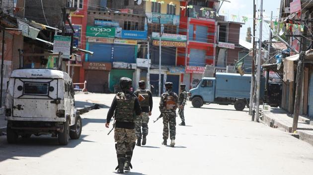 Soldiers stand guard near the house in which militants were killed after gunfight in Jammu and Kashmir. (Waseem Andrabi/HT File Photo) Soldiers stand guard near the house in which militants were killed after gunfight in Jammu and Kashmir. (Waseem Andrabi/HT File Photo)