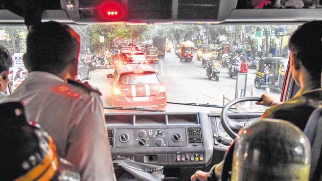 Vehicular traffic and encroachments block the way of a fire tender in Pune on Friday.(Sanket Wankhade/HT PHOTO)
