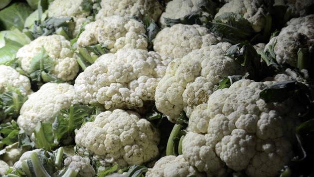 The prices of cauliflower and green chillies went up by 10 per cent, this week. (RAVINDRA JOSHI/HT Photo) The prices of cauliflower and green chillies went up by 10 per cent, this week. (RAVINDRA JOSHI/HT Photo)