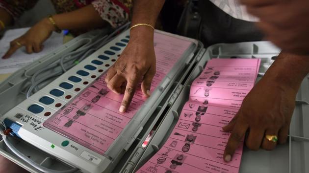 According to the report, an electronic voting machine (EVM), which includes a control unit (CU), a ballot unit (BU) and a VVPAT, costs about Rs 33,200.(HT/File Photo) According to the report, an electronic voting machine (EVM), which includes a control unit (CU), a ballot unit (BU) and a VVPAT, costs about Rs 33,200.(HT/File Photo)