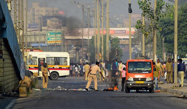Dalit protestors burn various items to block the eastern expressway in Chembur , after Bhima Koregaon violence in Pune on January 2, 2018. (Vijayanand Gupta/HT Photo) Dalit protestors burn various items to block the eastern expressway in Chembur , after Bhima Koregaon violence in Pune on January 2, 2018. (Vijayanand Gupta/HT Photo)