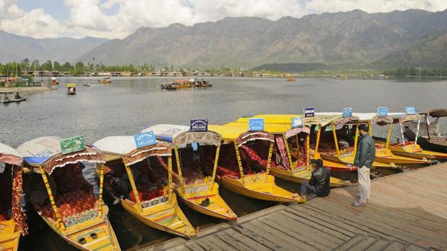 Many Mumbaikars have headed out of the city to make the most of a long weekend with Srinagar one of the top domestic destinations. (HT PHOTO) Many Mumbaikars have headed out of the city to make the most of a long weekend with Srinagar one of the top domestic destinations. (HT PHOTO)